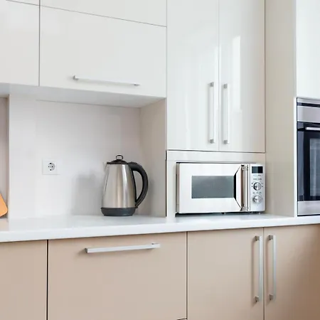 Sky High Living In A Modern 1-bedroom Retreat Apartament