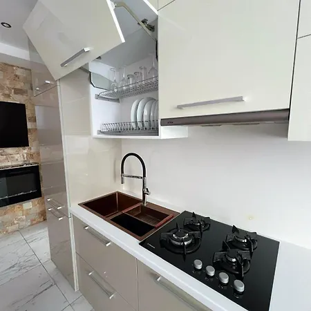 Sky High Living In A Modern 1-bedroom Retreat *