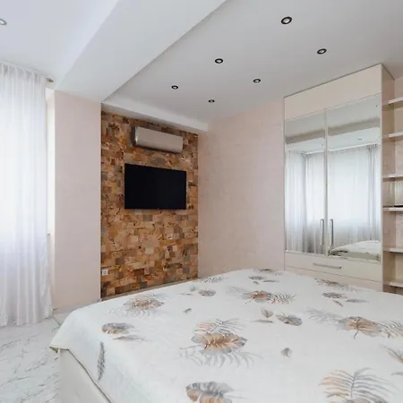Sky High Living In A Modern 1-bedroom Retreat *