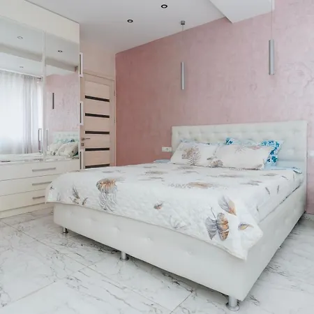 Sky High Living In A Modern 1-bedroom Retreat